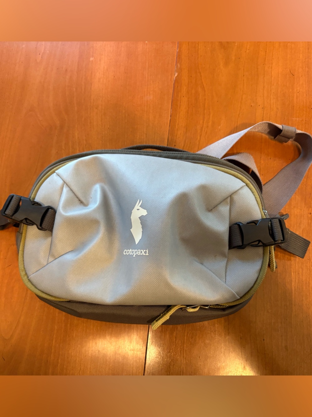 cotopaxi Allpa X 1.5L Hip Pack Light Gray and Olive Green